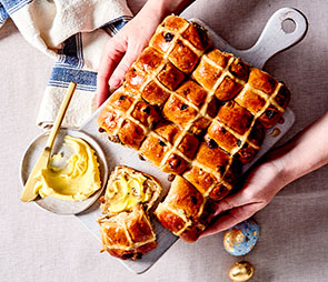 Traditional Hot Cross Buns