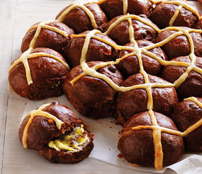 Triple Chocolate Hot Cross Bun Pull Apart